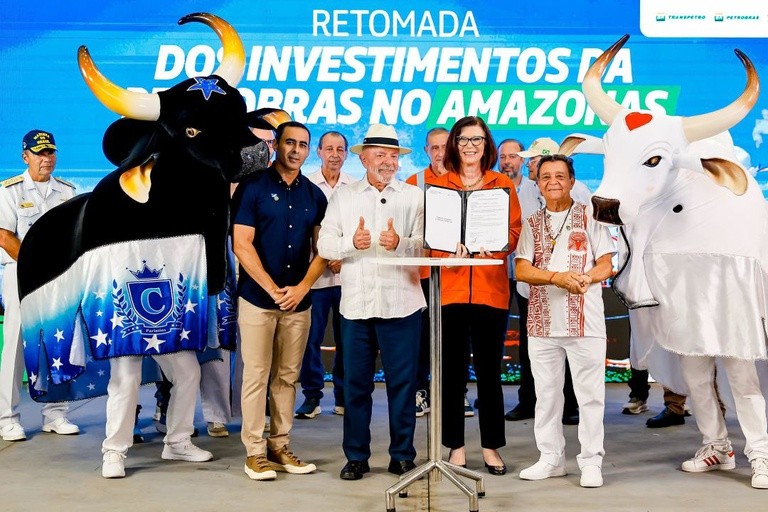 Lula anuncia R$ 2,8 bilhões no Amazonas e confirma patrocínio milionário ao Festival de Parintins