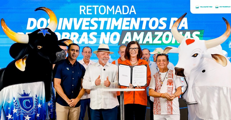 Com Lula em Manaus, Petrobras garante apoio aos bois de Parintins até 2027