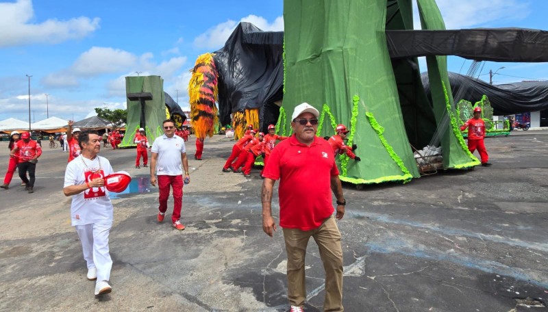 GRANDIOSO: Garantido inicia translado de alegorias para concentração do Bumbódromo