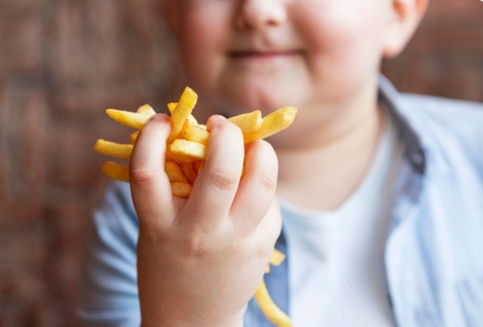 Obesidade infantil avança no Brasil e já afeta um terço de crianças e adolescentes