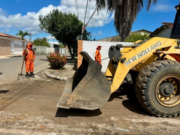 Parintins avança com mutirão de limpeza e amplia serviços nos bairros