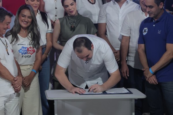 Governo do Amazonas e Cosama assinam termo de parceria para distribuição de água tratada durante o festival