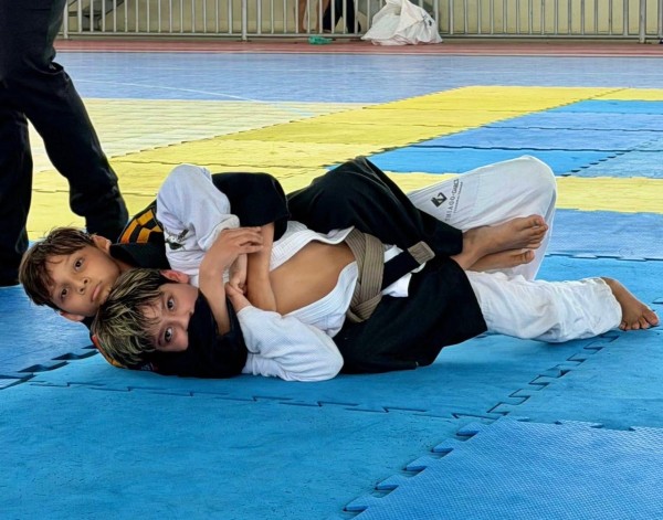 Parintins reúne mais de 70 atletas e 90 lutas no Campeonato ‘Eu Amo Parintins’ de Jiu-Jitsu de Base