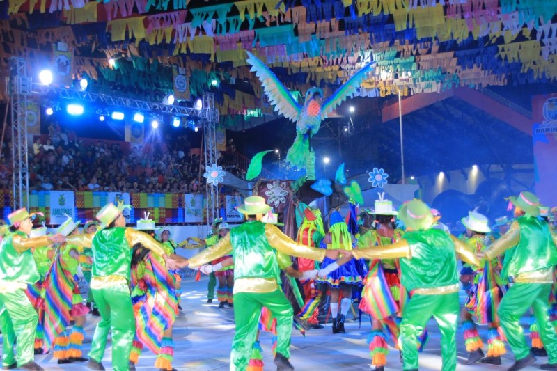 Parintins abre as Festividades Folclóricas 2026 com quadrilhas, danças e bois mirins