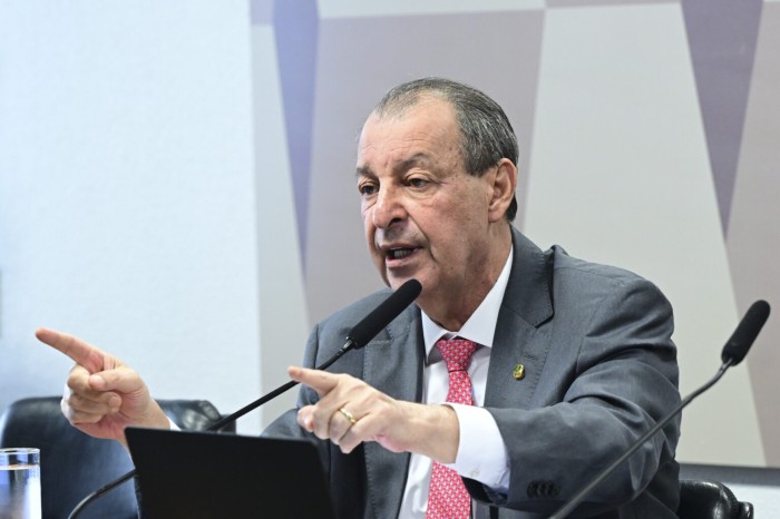 Após rombo do Banco Master, Omar Aziz acusa governo de retirar R$ 100 milhões da UEA