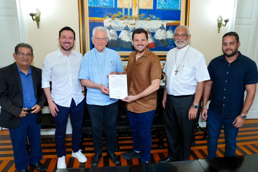 Renato Junior regulariza 10 imóveis da Igreja Católica em Manaus