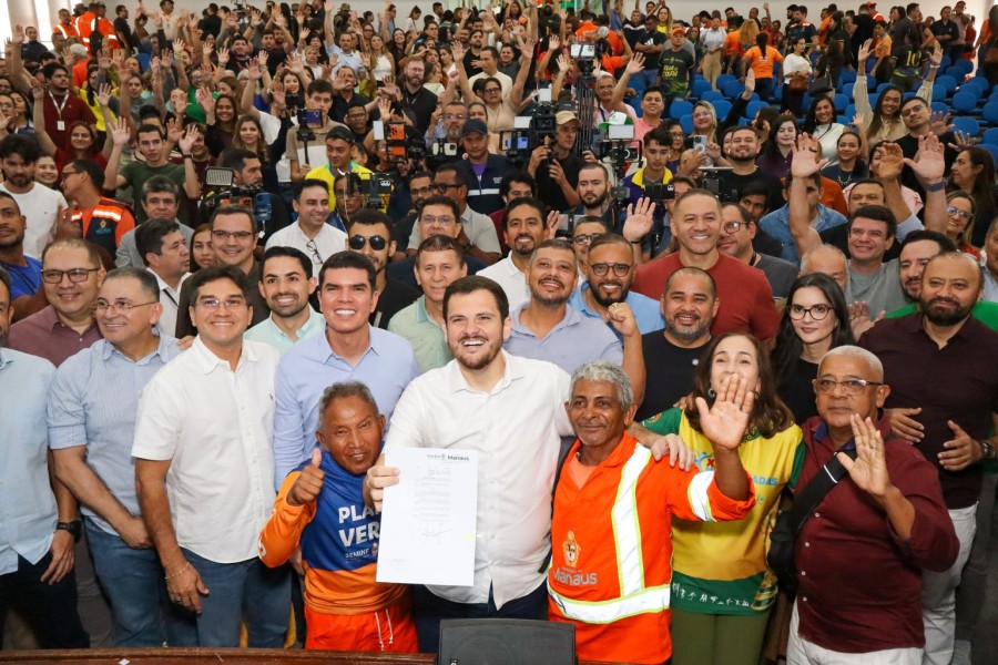 Renato Junior sanciona reajuste salarial e amplia auxílio para mais de 35 mil servidores de Manaus