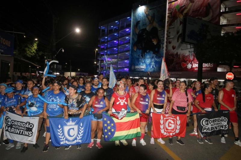 Corridão das Cores reúne torcidas de Caprichoso e Garantido em grande festa esportiva em Parintins