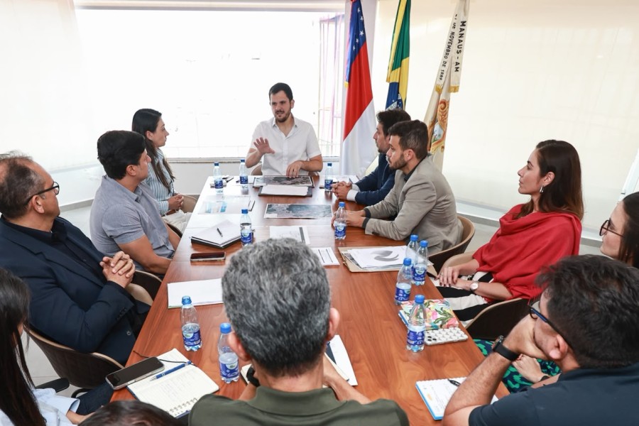 Renato Junior pressiona Energisa por avanços em obras e serviços em Manaus