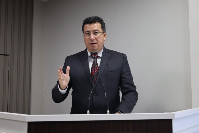 Parintins terá educação financeira nas escolas após projeto de Fábio Cardoso virar lei