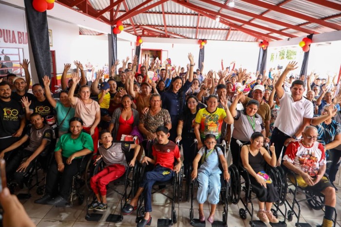 Mayra Dias destina recursos e assegura cadeiras de rodas para usuários da Pestalozzi em Nova Olinda do Norte