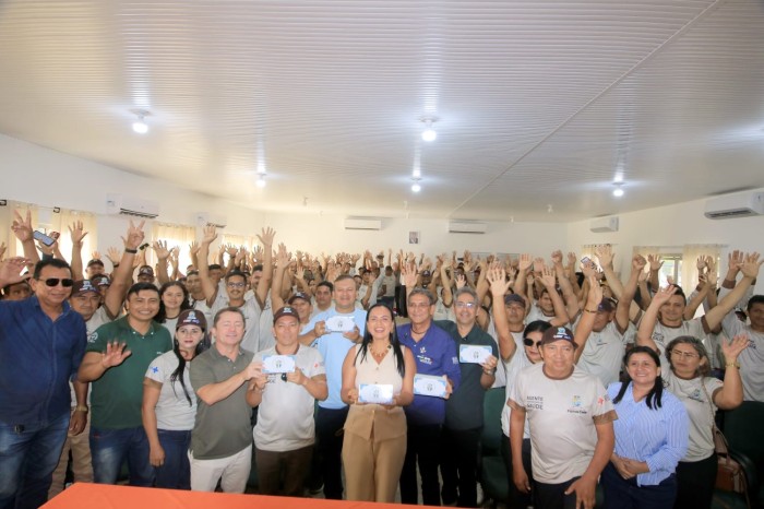 Prefeitura de Parintins e Governo Federal entregam 240 dispositivos a agentes de saúde