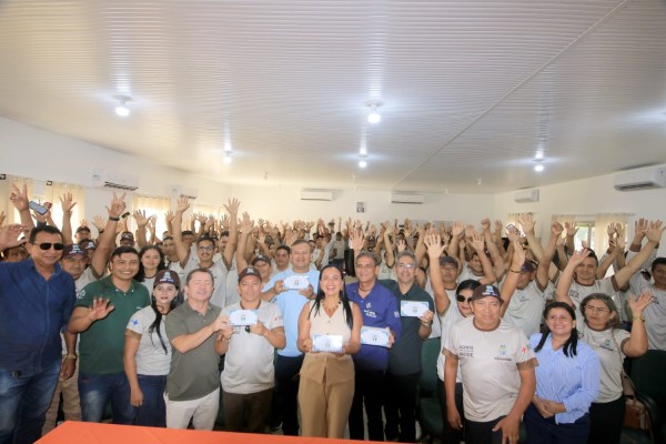 Prefeitura de Parintins e Governo Federal entregam 240 dispositivos a agentes de saúde