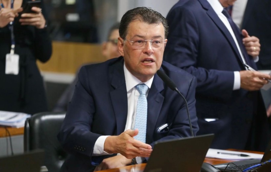 Eduardo Braga reage à decisão da Receita e articula ofensiva para proteger a Zona Franca de Manaus