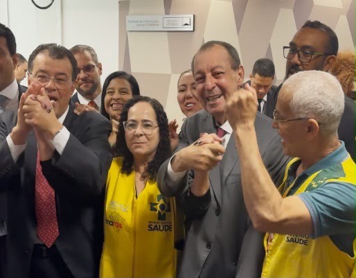 Com voto de Omar Aziz, Senado aprova aposentadoria especial para agentes de saúde