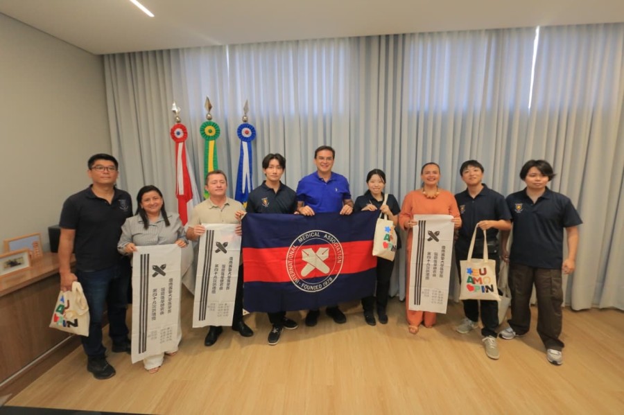 Universidade do Japão envia estudantes para conhecer modelo de saúde fluvial de Parintins