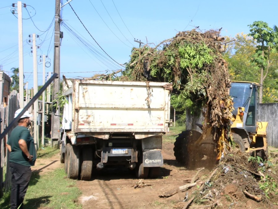 Prefeitura de Parintins inicia obras de infraestrutura no Nova Conquista com preparação para asfaltamento