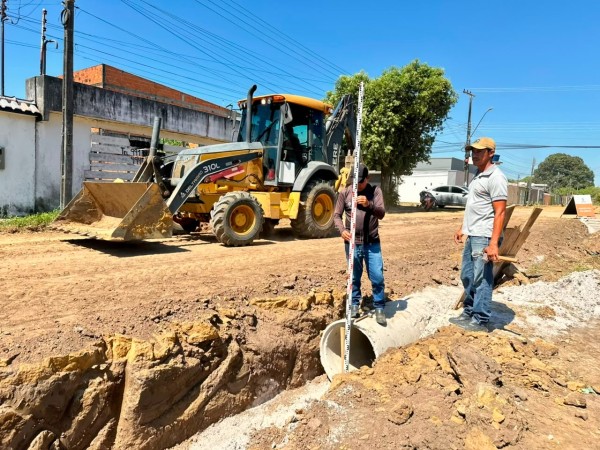 Prefeitura de Parintins inicia drenagem no Pascoal Alaggio e prepara bairro para receber asfalto