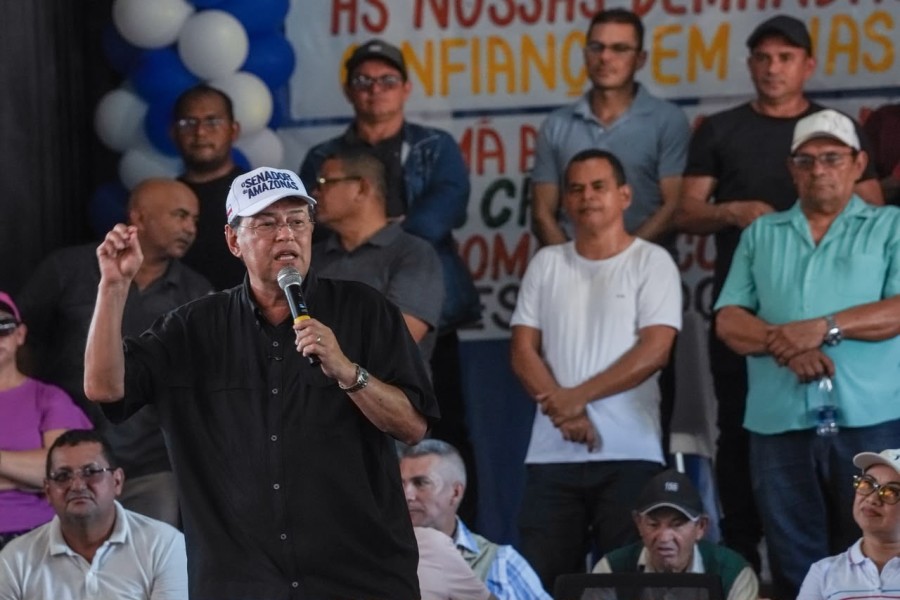 Eduardo Braga apresenta propostas para infraestrutura, saúde e educação em agenda no interior do Amazonas