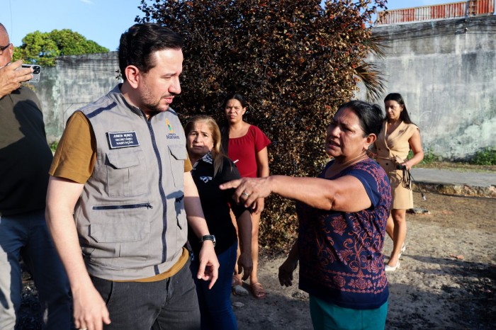 Prefeitura de Manaus mobiliza atendimento para famílias que perderam casas em incêndios