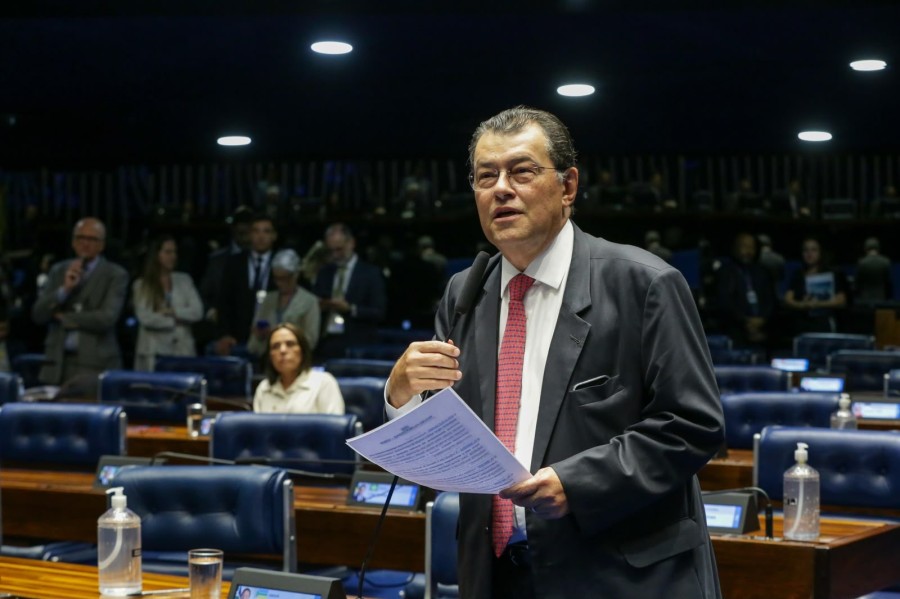 Eduardo Braga anuncia prioridade do MDB para fim da escala 6x1 no Senado