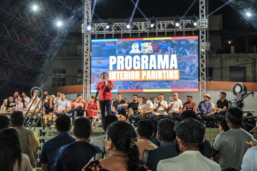 Mateus Assayag realiza maior entrega de máquinas e equipamentos para a zona rural de Parintins