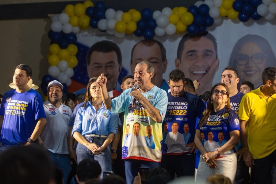 Omar Aziz apresenta proposta de urbanização para áreas alagadas de Manacapuru