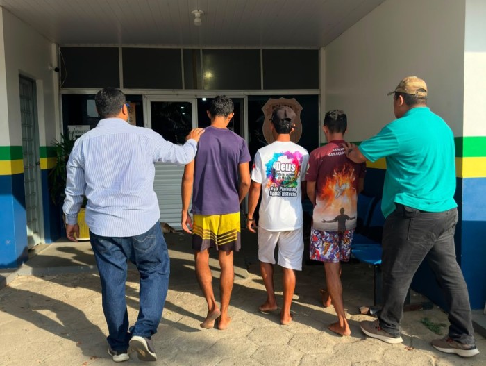 Três irmãos são presos em Parintins suspeitos de violência contra o próprio pai