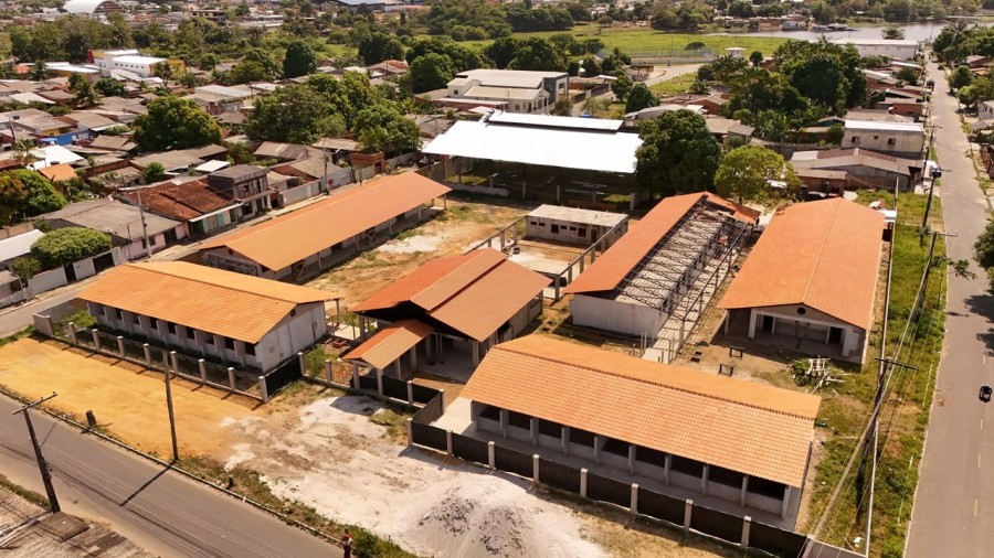 Mateus Assayag amplia rede de ensino com nova escola de 12 salas e ginásio em Parintins