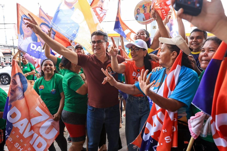 David Almeida e Shádia mobilizam apoiadores com bandeiraços e adesivaços em todas as zonas de Manaus