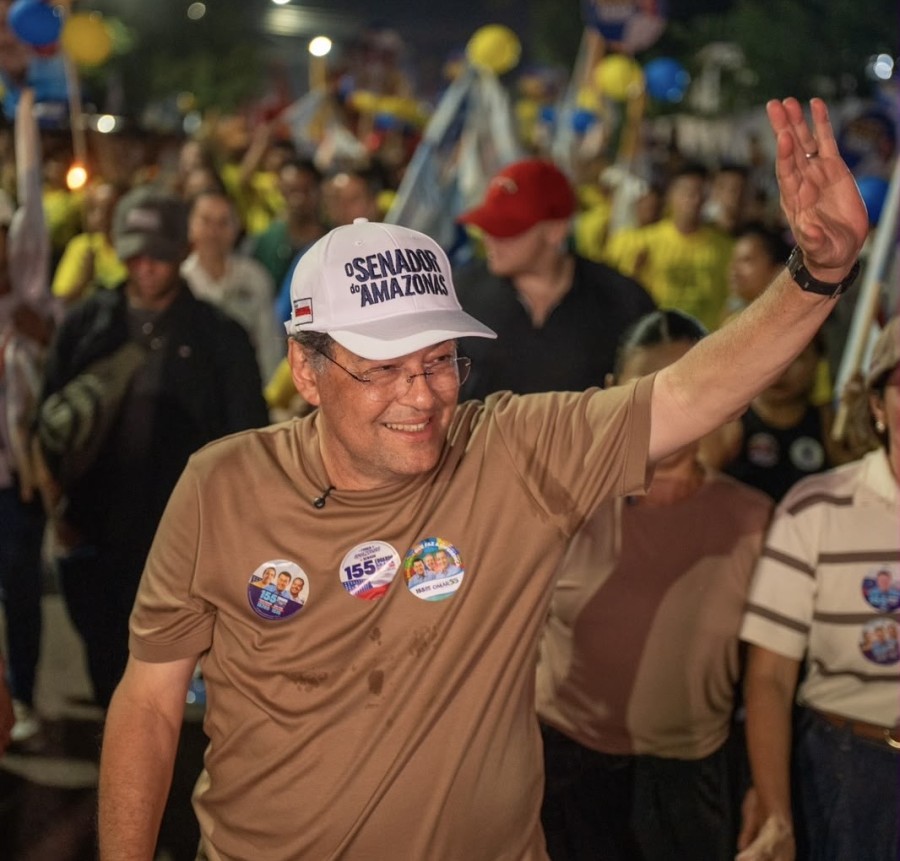 Eduardo Braga reúne multidão em carreata e mostra força política em Itacoatiara