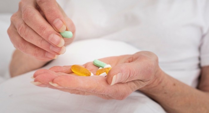 Um em cada cinco idosos usa vários medicamentos e precisa de atenção com as combinações