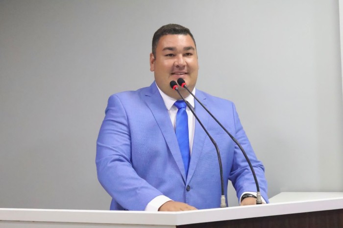 Alex Garcia apresenta proposta de Farmácia Veterinária Popular em Parintins