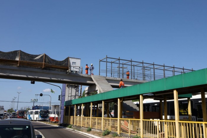 Prefeitura de Manaus avança na reconstrução da passarela Santos Dumont, que chega a 70%
