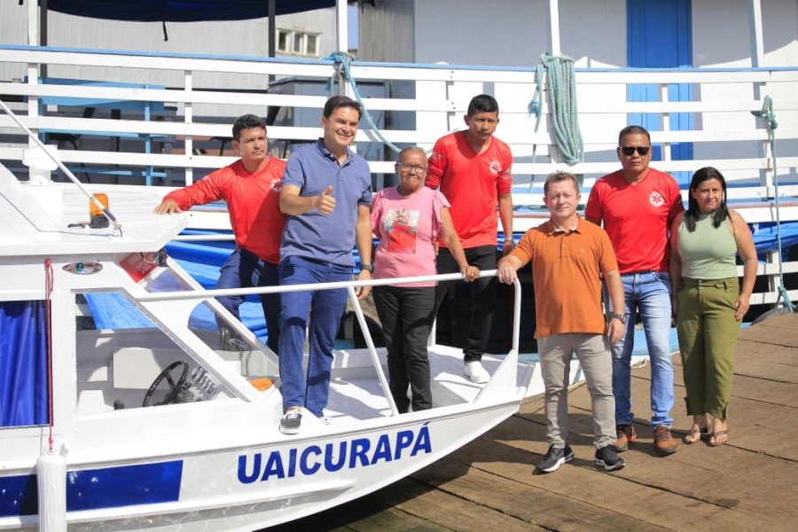 Parintins entrega 10ª ambulancha revitalizada para atendimento na zona rural
