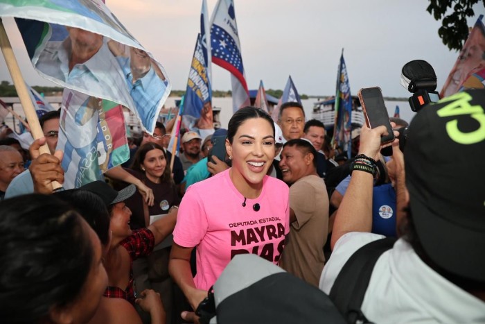 Mayra Dias é recebida por grande público em Nhamundá durante agenda no Baixo Amazonas