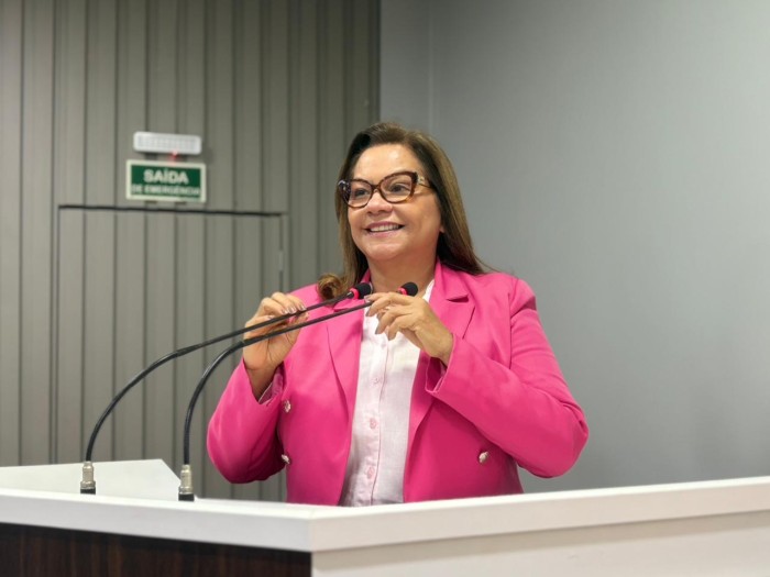 Márcia Baranda solicita cursos do CETAM para moradores do Mocambo do Arari