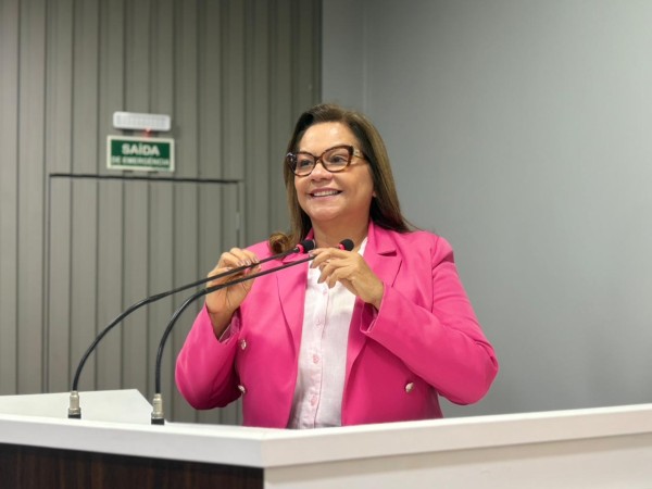 Márcia Baranda solicita cursos do CETAM para moradores do Mocambo do Arari