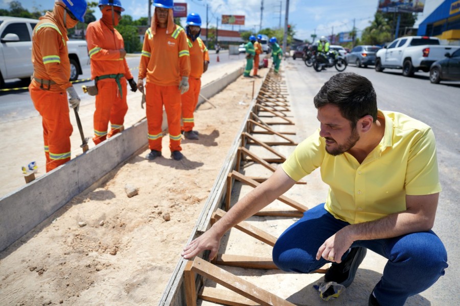 Renato Junior vistoria obras que vão transformar canteiros de avenidas na zona Norte de Manaus