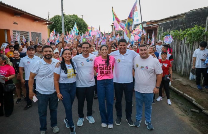 Mayra Dias leva primeira caminhada eleitoral da campanha às ruas de Parintins