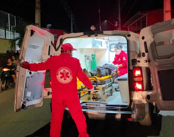 Motociclista fica ferido após colidir na traseira de carro em Estrada de Parintins