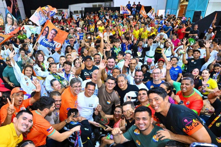 Atletas homenageiam David Almeida em encontro sobre esporte em Manaus