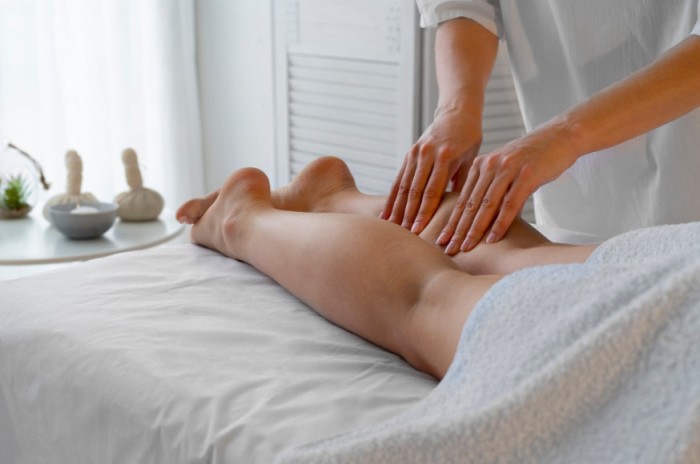 Massoterapia ajuda no relaxamento, melhora o sono e promove bem-estar
