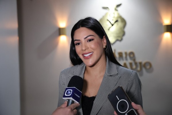 Mayra Dias se destaca na Aleam com mais de 190 projetos, 98 leis sancionadas e 744 requerimentos