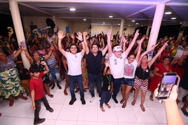Jender Lobato recebe apoio de ex-prefeito em Presidente Figueiredo durante ato de campanha