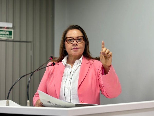 Márcia Baranda apresenta projeto que cria Estatuto da Mulher Parlamentar em Parintins