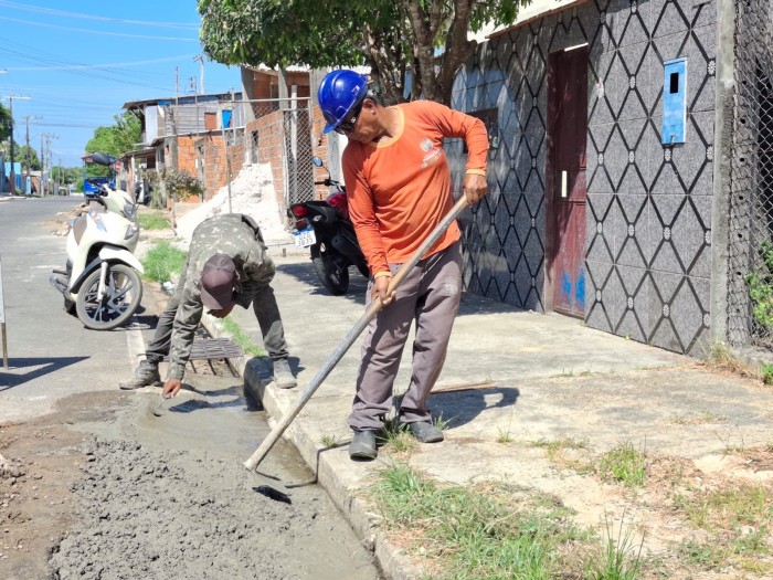 Parintins avança com serviços de meio-fio, sarjeta e calçadas em diferentes áreas da cidade