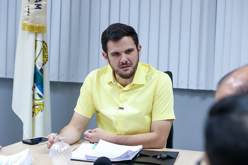 Renato Junior libera R$ 7,4 milhões para 515 escolas de Manaus