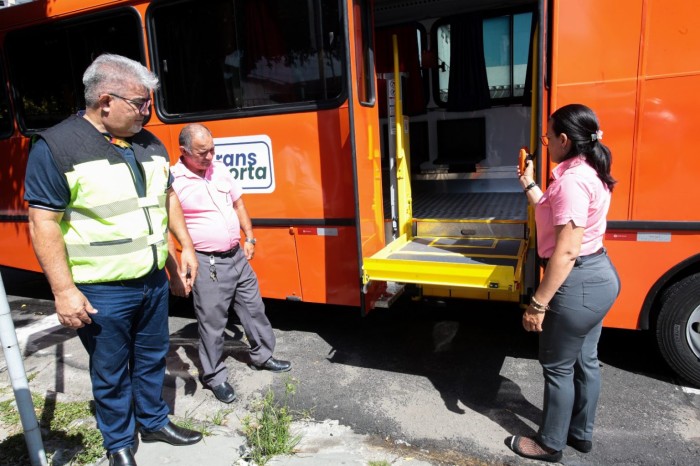 Prefeitura de Manaus garante transporte gratuito para eleitores com deficiência