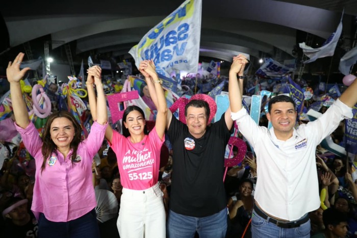 Mayra Dias encerra campanha em Manaus ao lado de Saullo Vianna, Alessandra Campêlo e Eduardo Braga